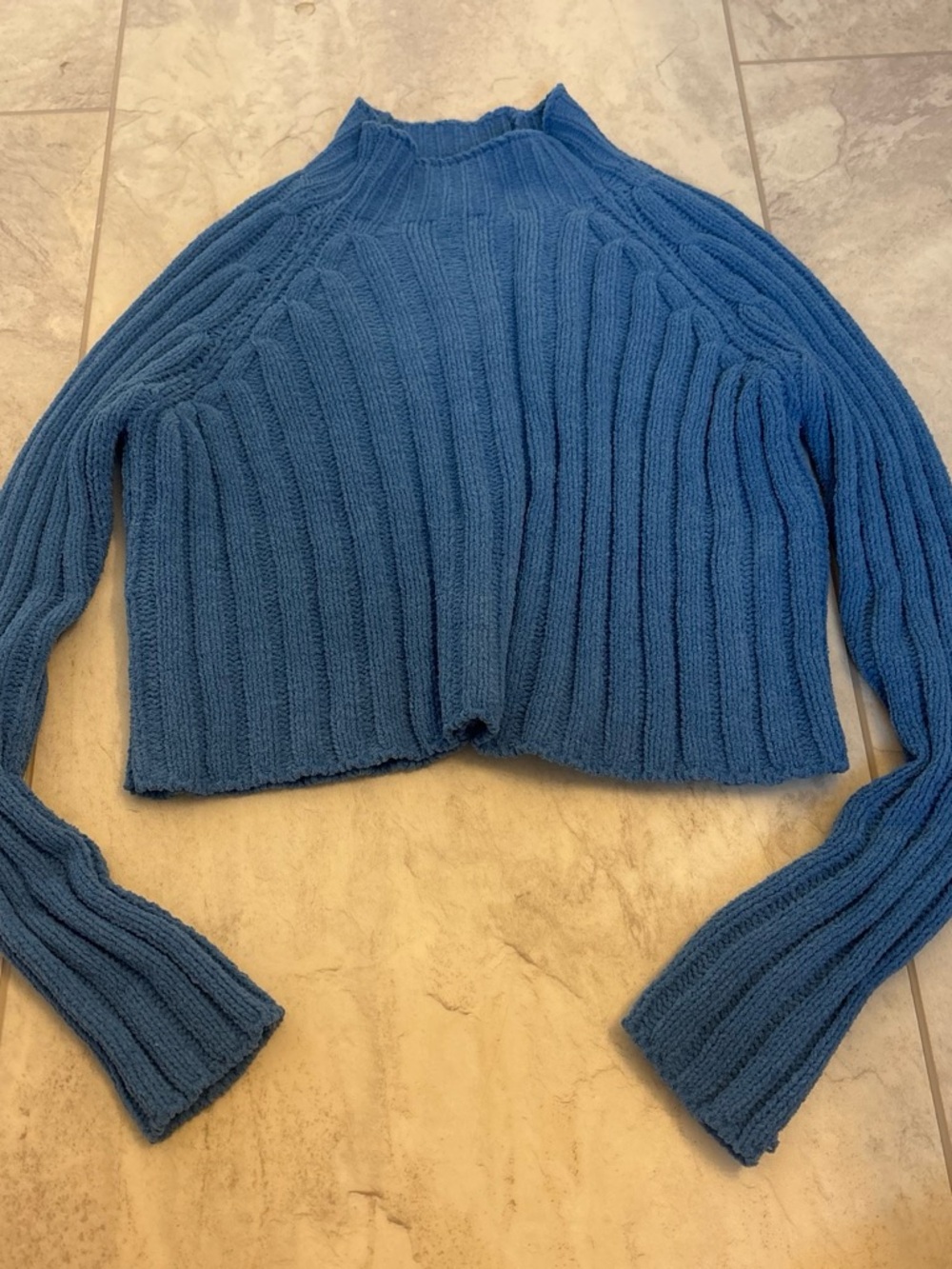 American Eagle Blue Cropped Sweater